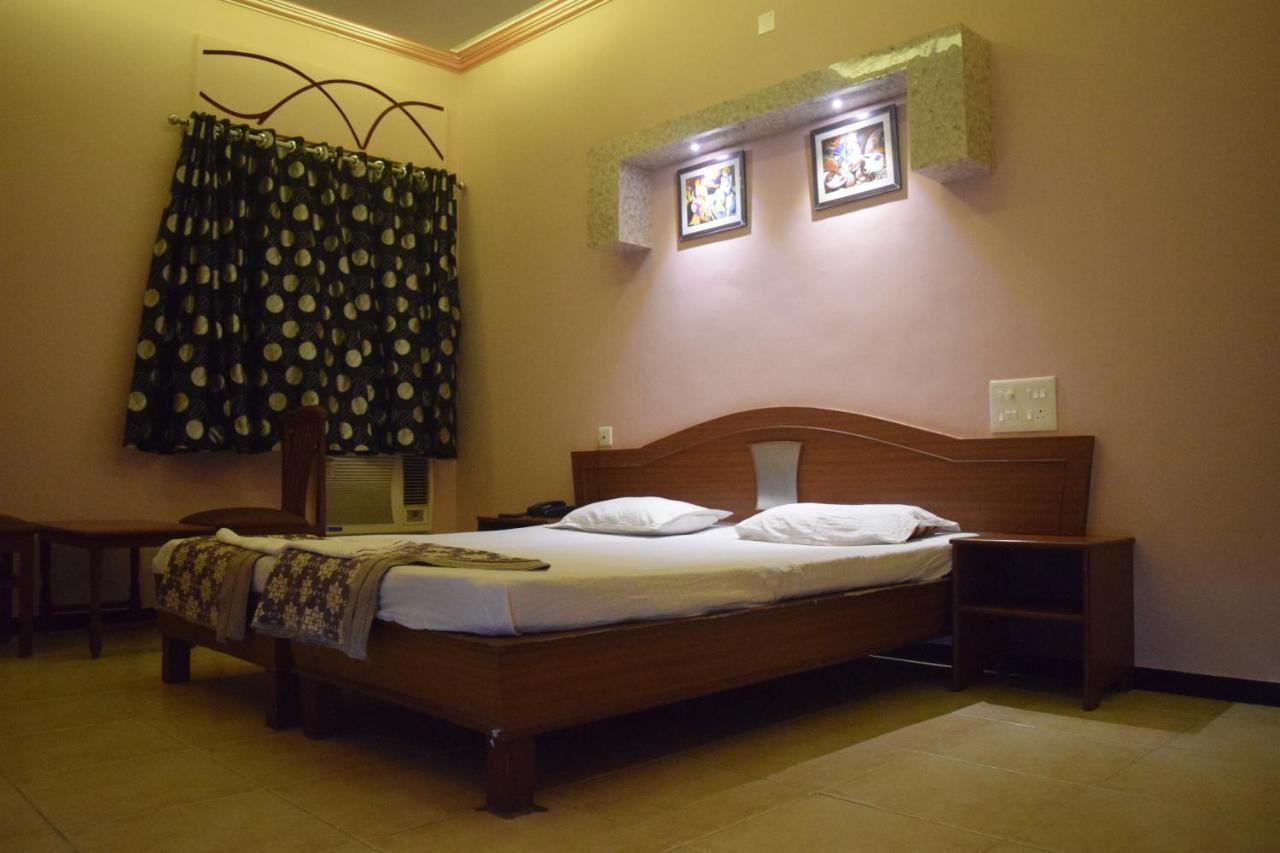 Kudla Rasa Prakash Hotel Мангалор Екстериор снимка